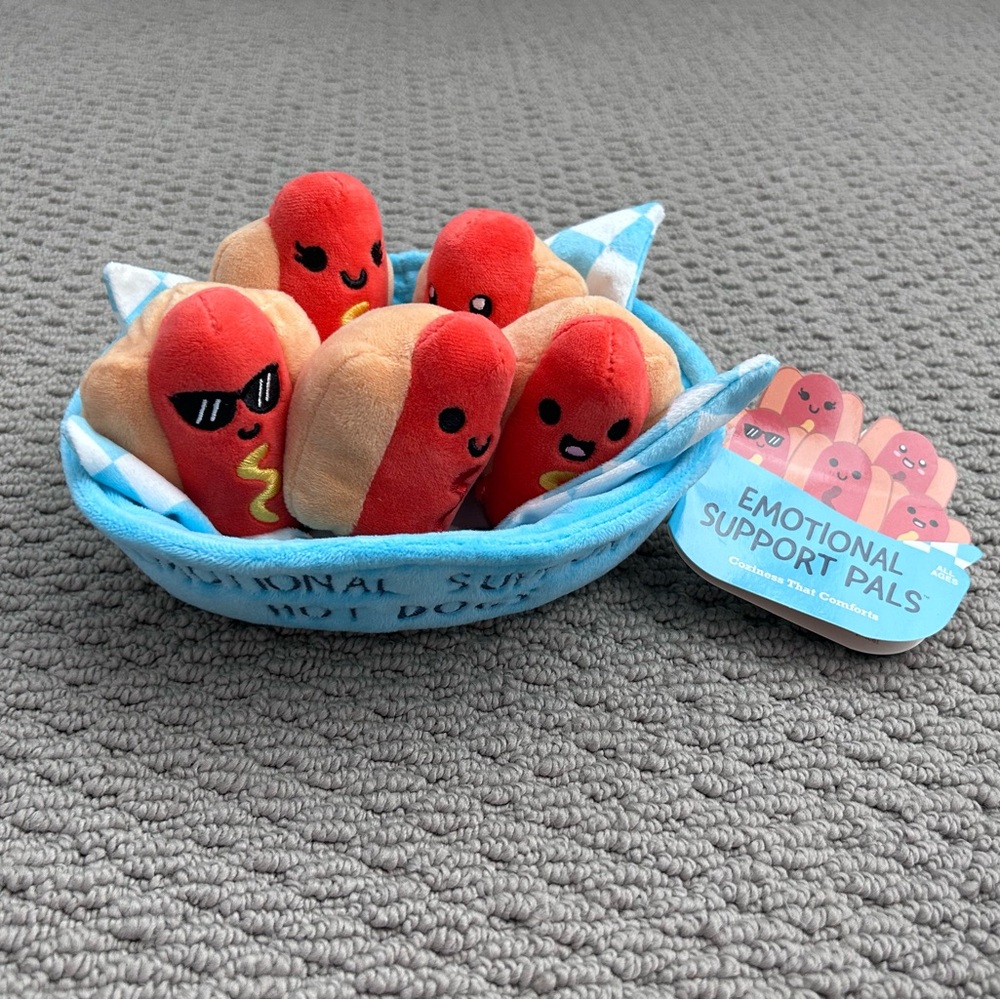 New Emotional Support Hot Dogs Plush
Cute
Funny
Gift
What Do You Meme - Picture 2 of 12